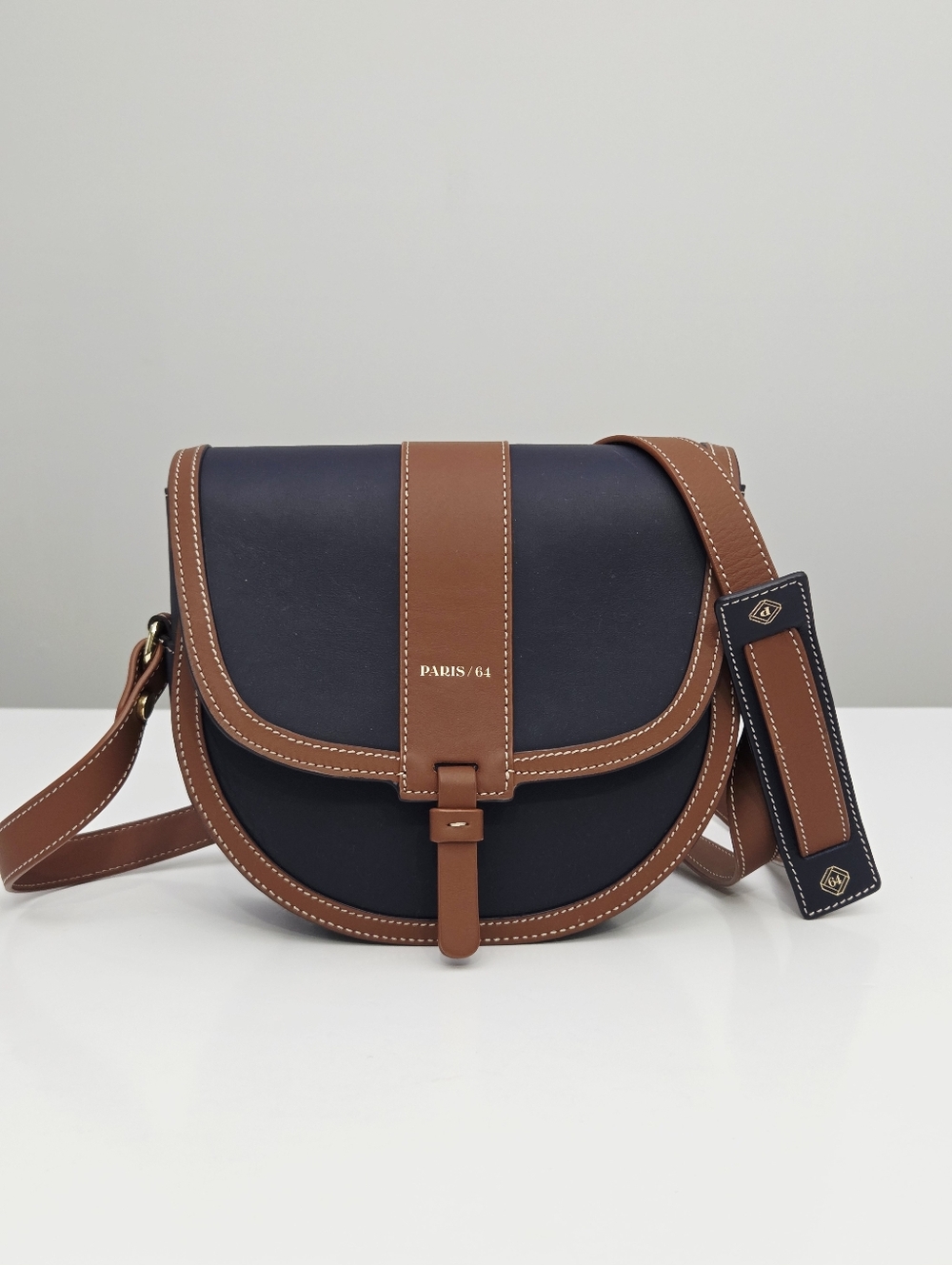 PARIS/64 WINDSOR BAG - NAVY / TAN